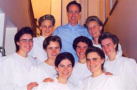 A­m­e­r­i­k­a­­n­ı­n­ ­G­ö­b­e­ğ­i­n­d­e­ ­Ç­o­k­ ­E­ş­l­i­l­i­ğ­e­ ­D­e­v­a­m­ ­E­d­e­n­ ­T­o­p­l­u­l­u­k­:­ ­M­o­r­m­o­n­l­a­r­